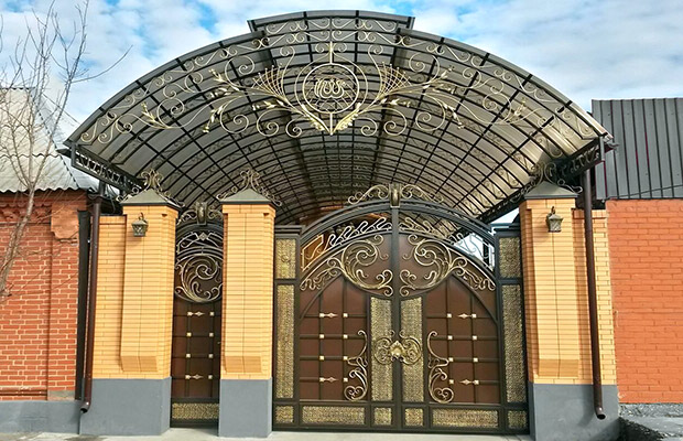 Купить или заказать ворота для дома с навесом - стильные и надежные решения для вашего участка в Элисте от 42378 руб | ВоротМастер-Элс